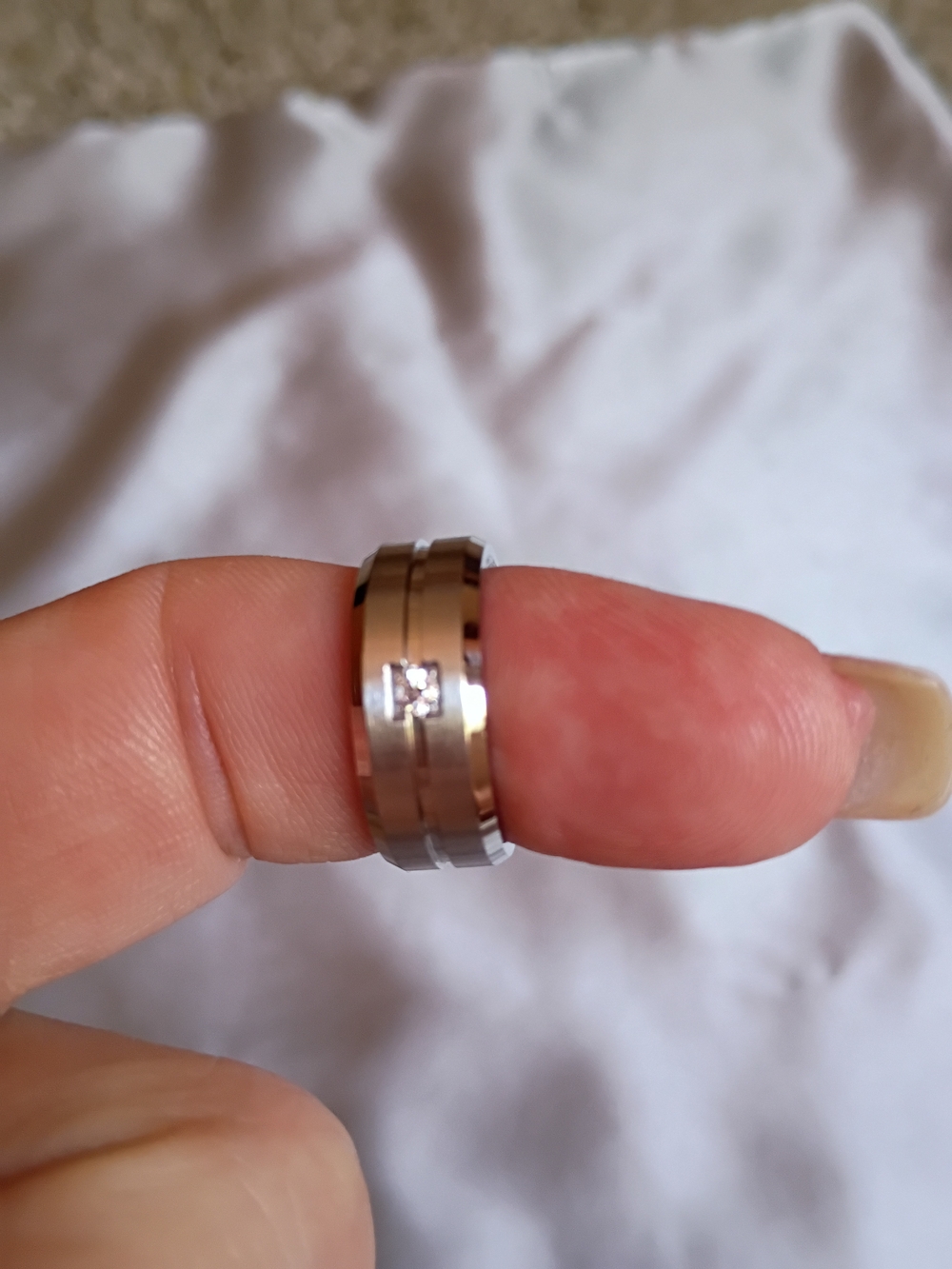 YIFSIY White Gold Stainless Steel CZ Wedding Band Ring – Size 7 – Unisex